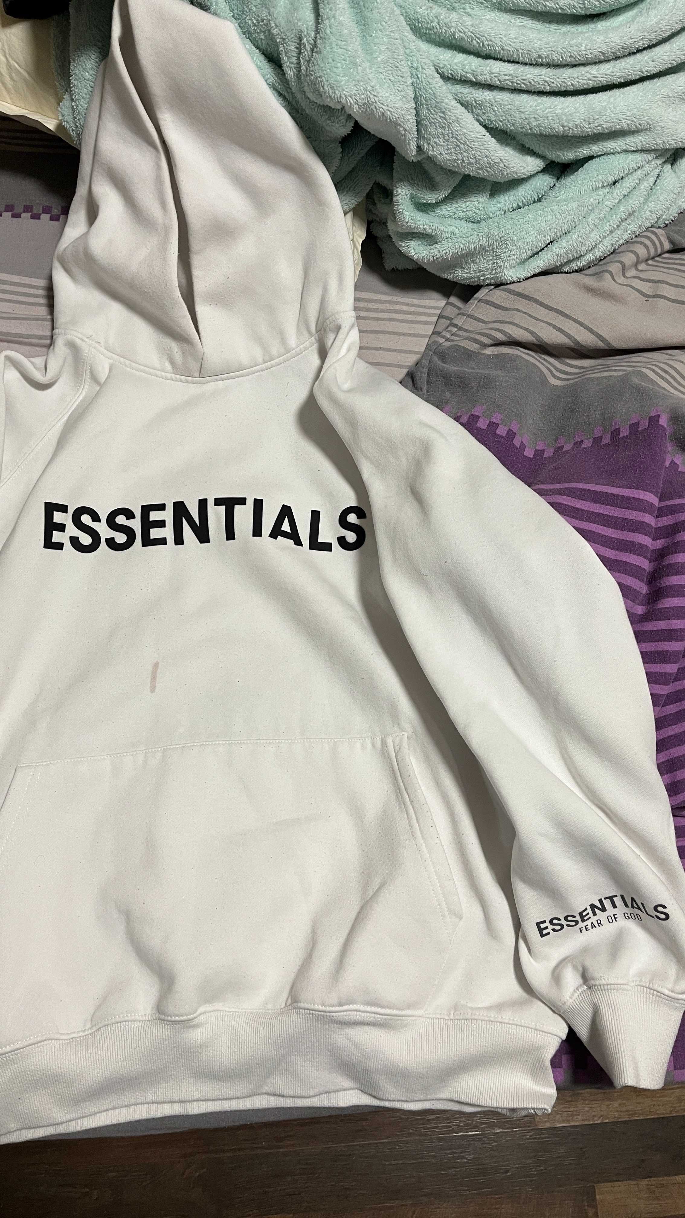 Бяло Hoodie Fear of God Essentials с петно, размер L