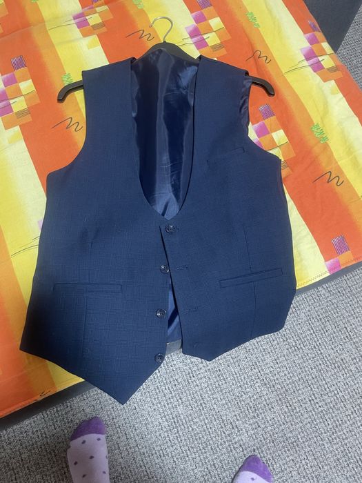 Sacou, pantaloni su vesta 50 lei bucata