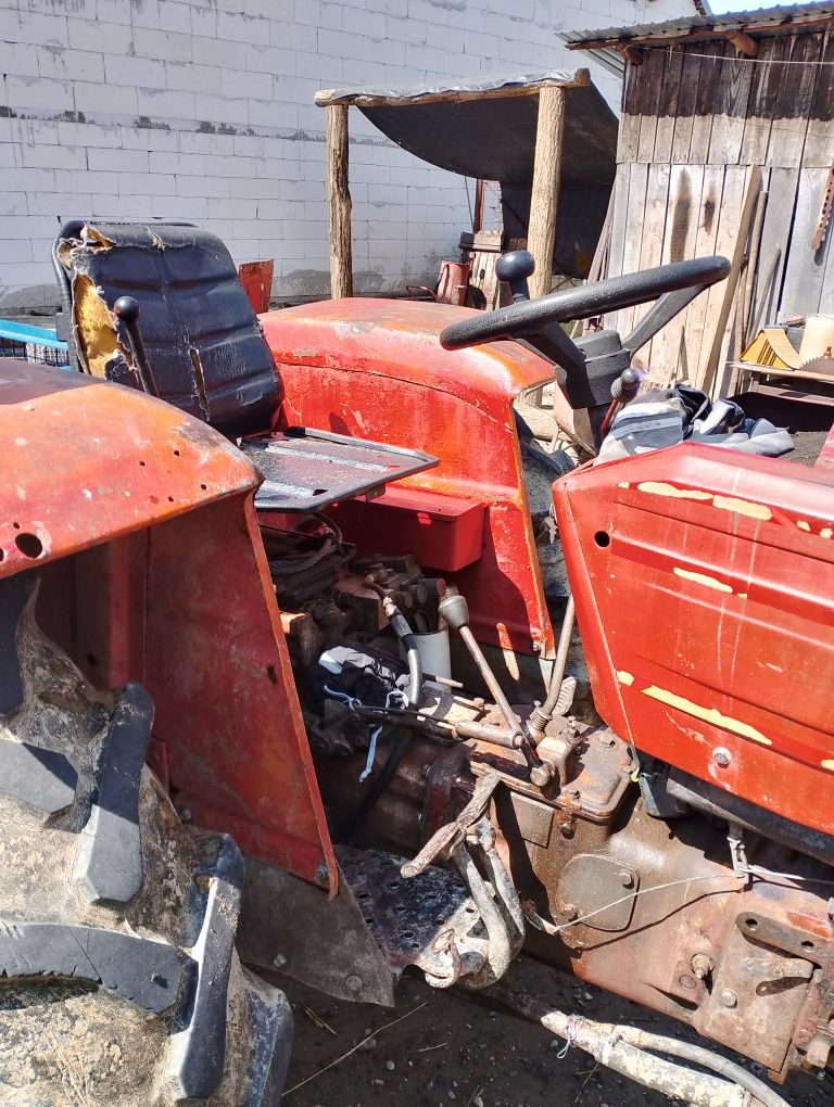 Vând tractor Fiat 4x45