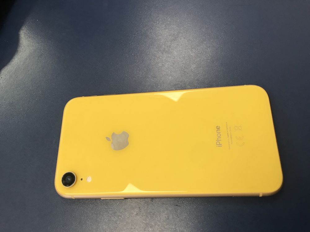 Продавам IPhone XR 64gd.