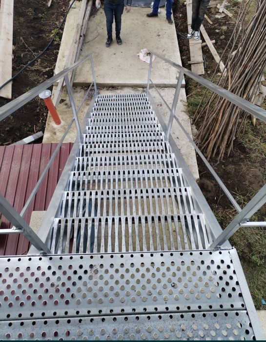 Scări metalice galvanizate la orice demisiune asiguram transport ori u
