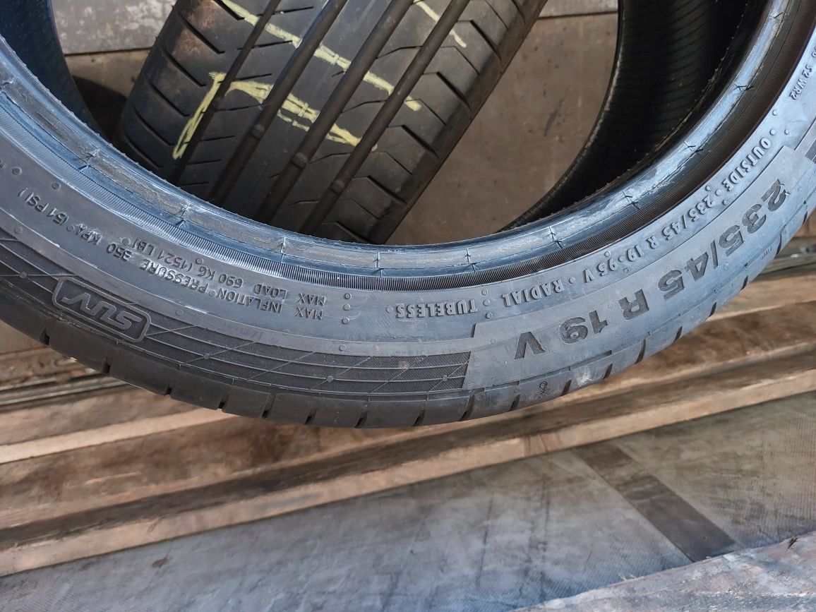 2 anvelope 235/45 R19 Continental runflat