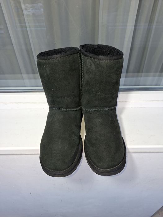 Vând cisme UGG originale nr 39