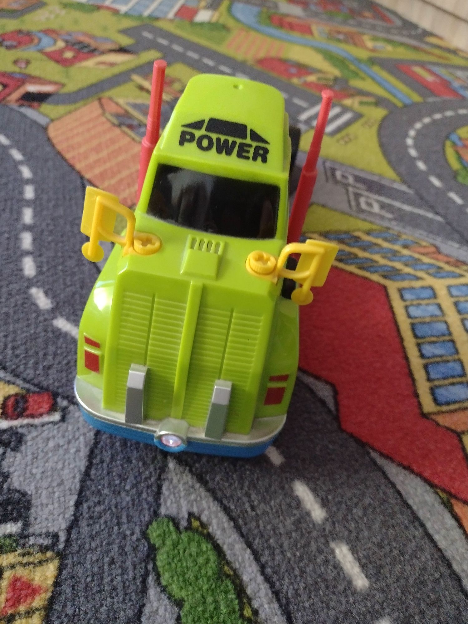 Camion cu scule  jucărie