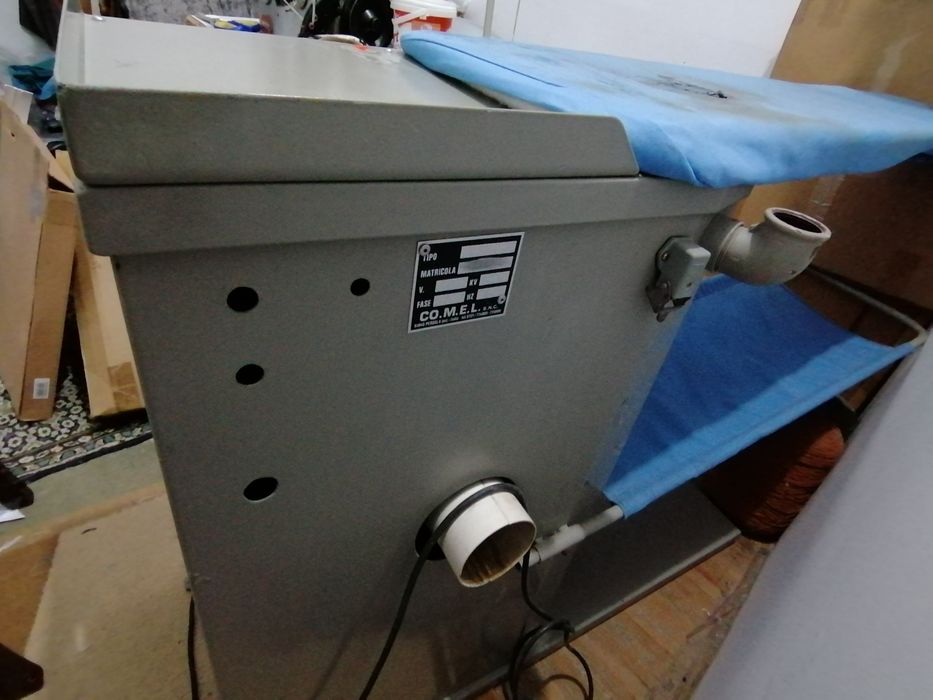 Vând masa de călcat industriala cu absorbție material