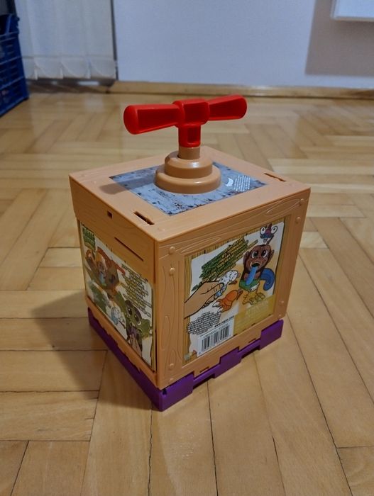 Забавна играчка чудовище