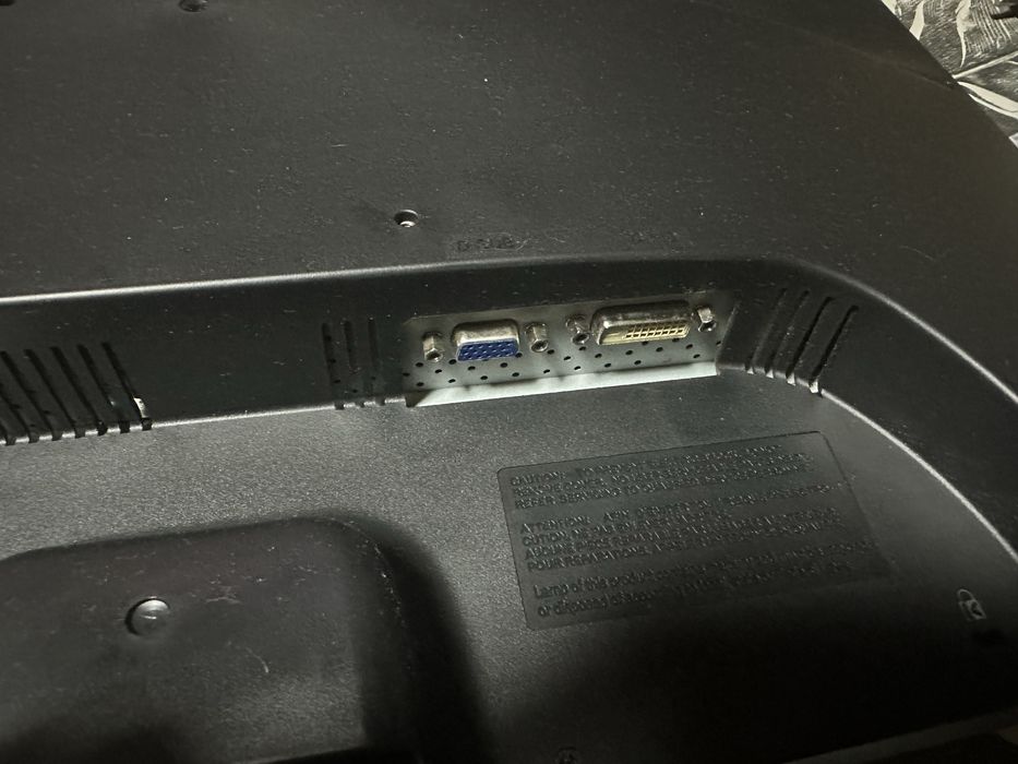 Монитор LG Flatron W2243S