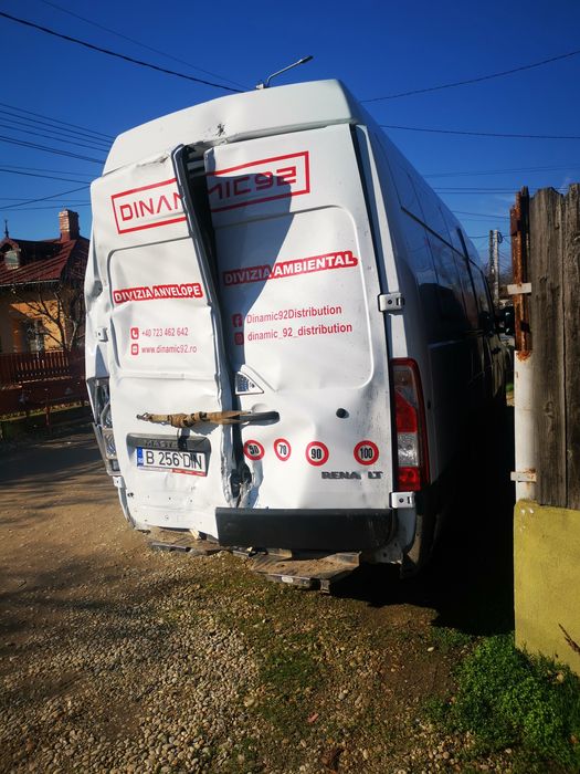 Vând Renault master 2024 avariat.