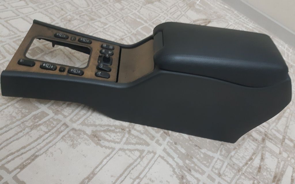 Продам подлокотник в сборе на Мерседес w210 Avantgarde