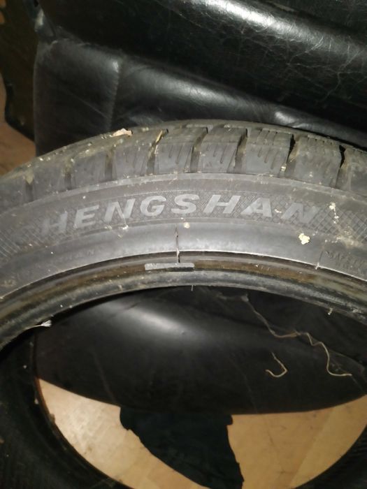 Продават се два броя нови зимни гуми 225 45 17