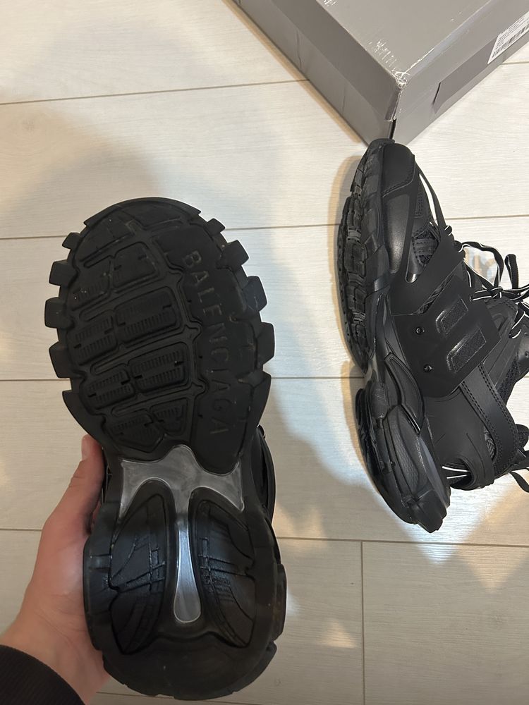 balenciaga track