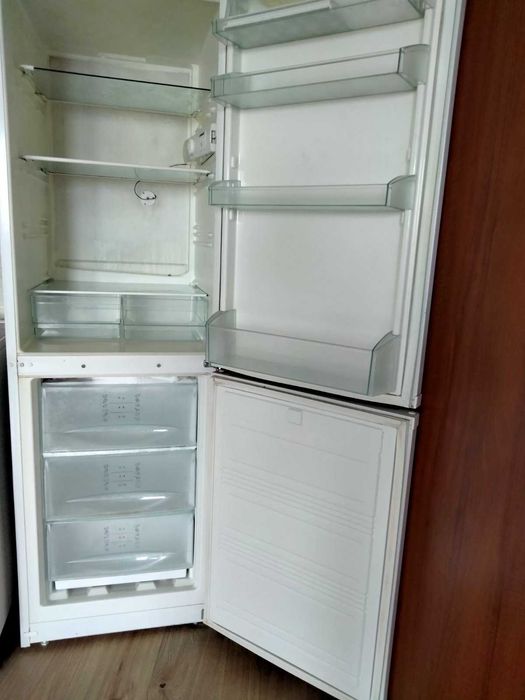 Продавам хладилник Либхер