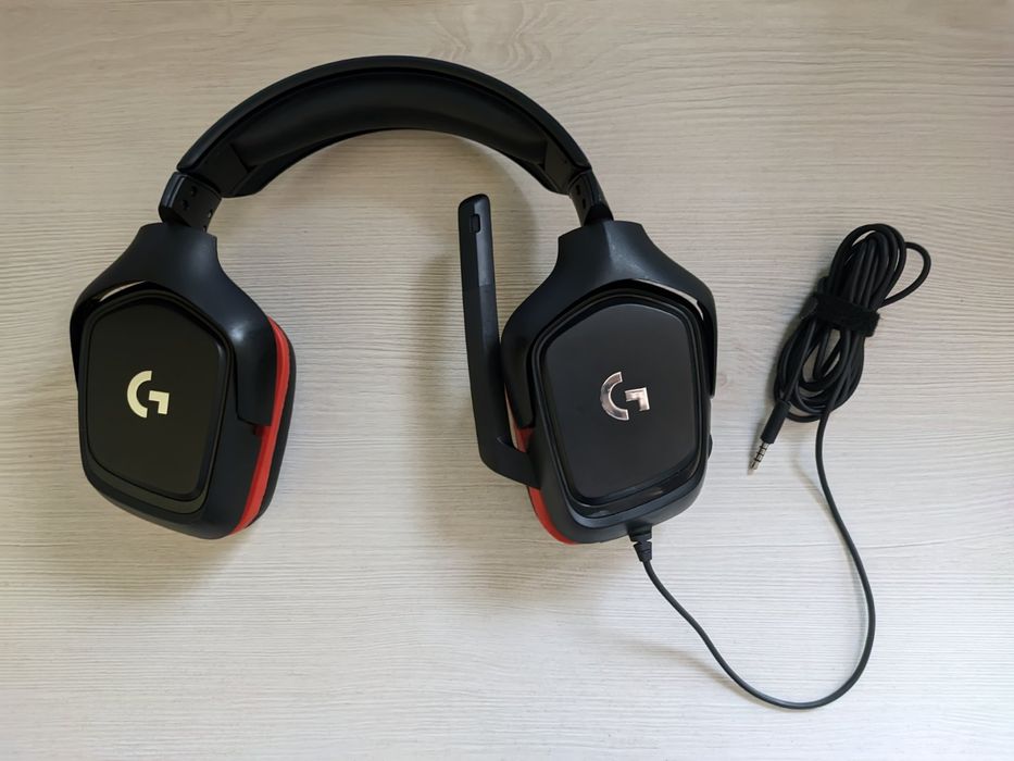 Конзола Xbox One S 1 TB +слушалки Logitech,зарядна станция и контролер