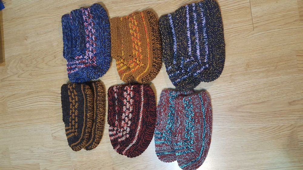 Домашни вълнени чорапи, шапки и терлици ръчна изработка