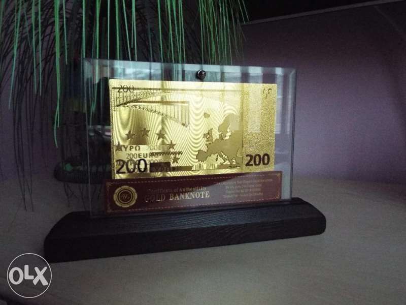 Сувенирна златна банкнота 200 евро в стъклена поставка и сертификат