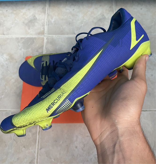 Ghete de Fotbal Nike Mercurial