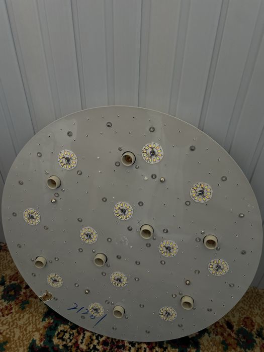 Срочна прадается новая люстра