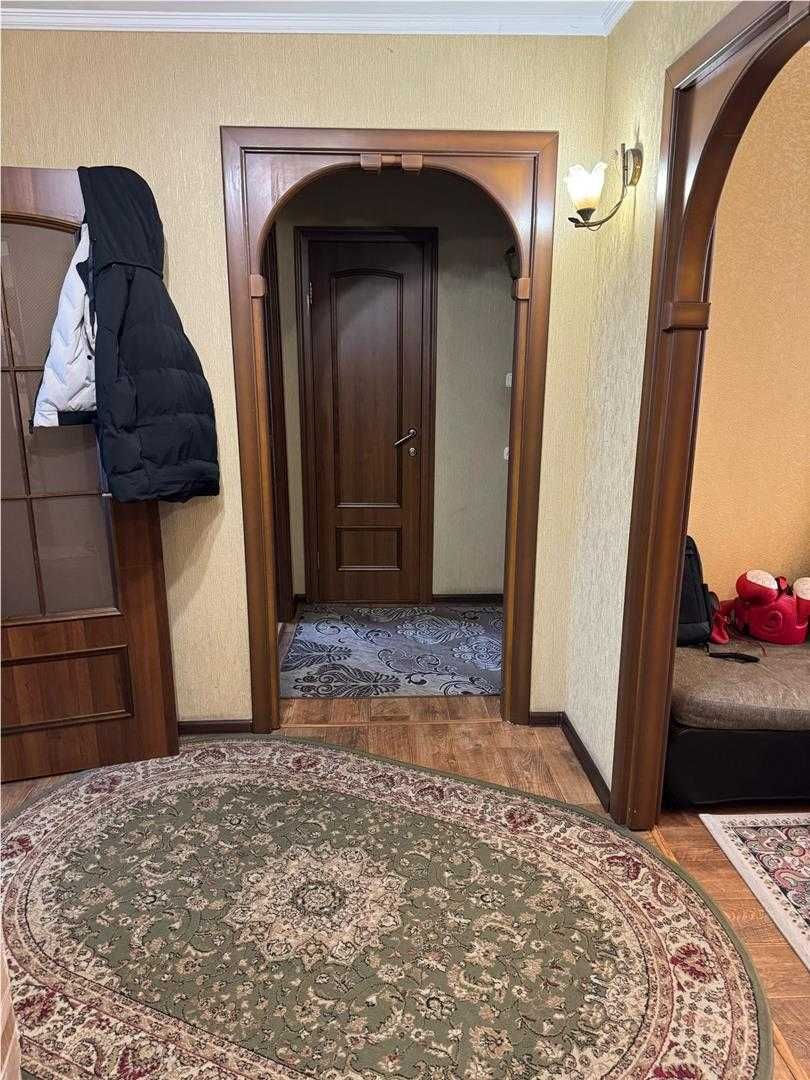 продам 3 комнатную квартиру 8 мкр, 1 кольцо