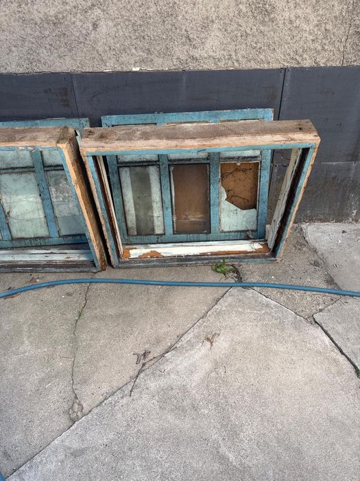 Продам рамы оконные с короткой две штуки