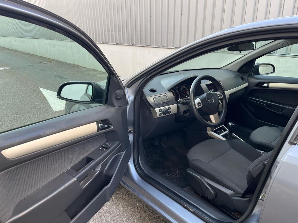 Vand Opel astra H Facelift  170.000 km reali An 2008  1.6 benzina