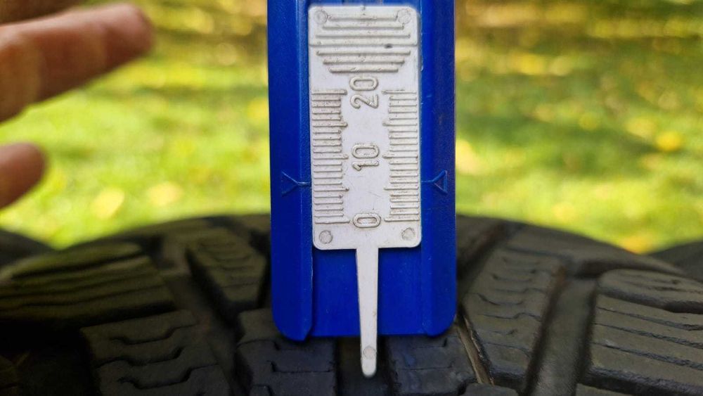 Anvelope iarna 215 55 R 17 Uniroyal