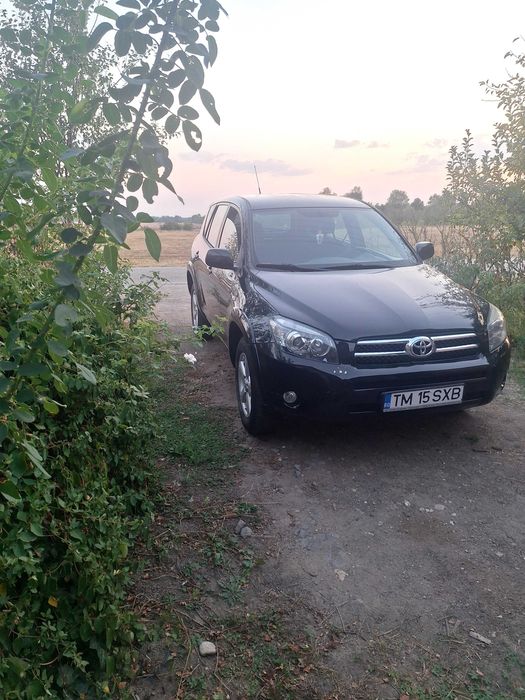 se vinde toyota rav4 an 2007  motor 2,2 dcat km 140000