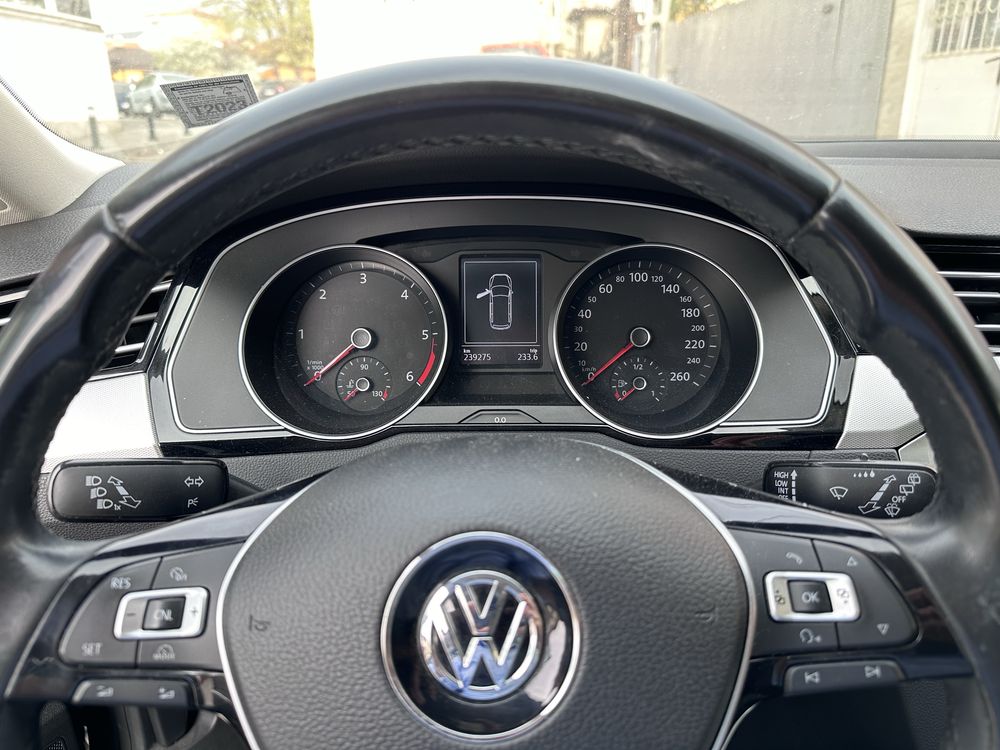 Vanzare VW Passat