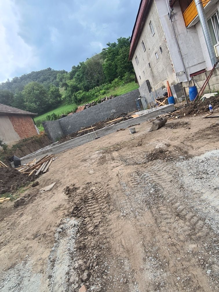 100 Execut lucrari cu miniescavator basculante , vand pietris nisip