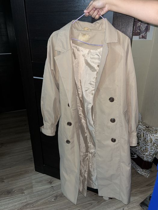 Одежды женская. Надевала 3-4 раза. Пишите . Торг будет