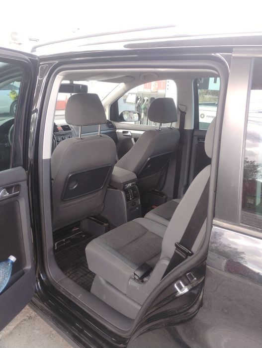 Vând Touran 1.9 tdi
