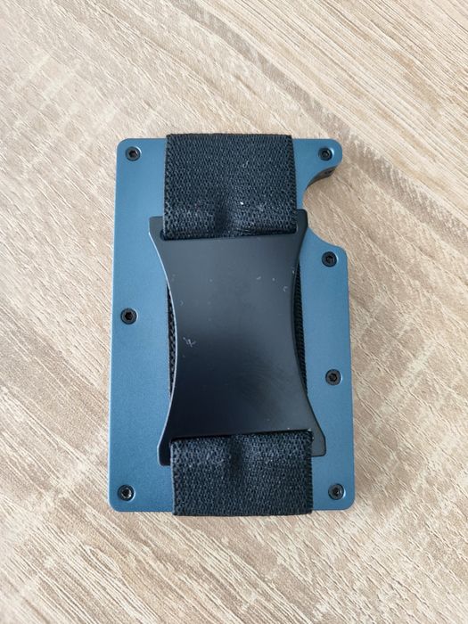 Портфейл с до 15 карти