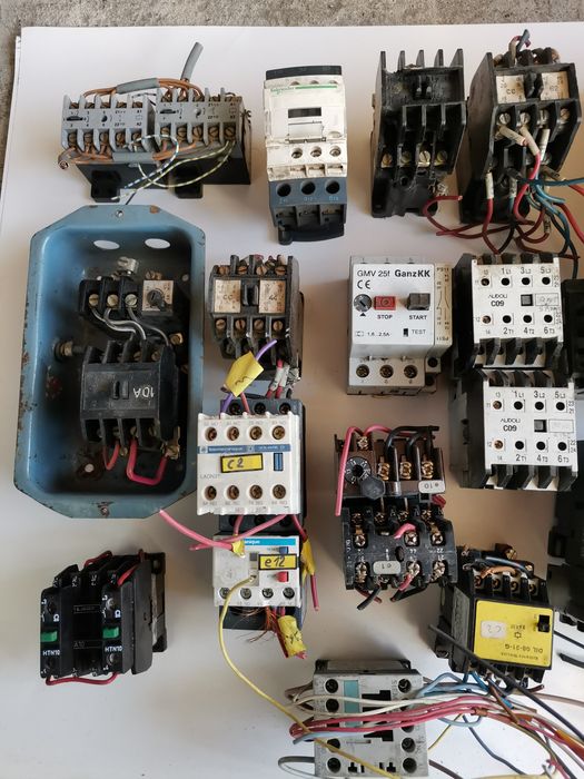 Contactori și relee de diferite modele