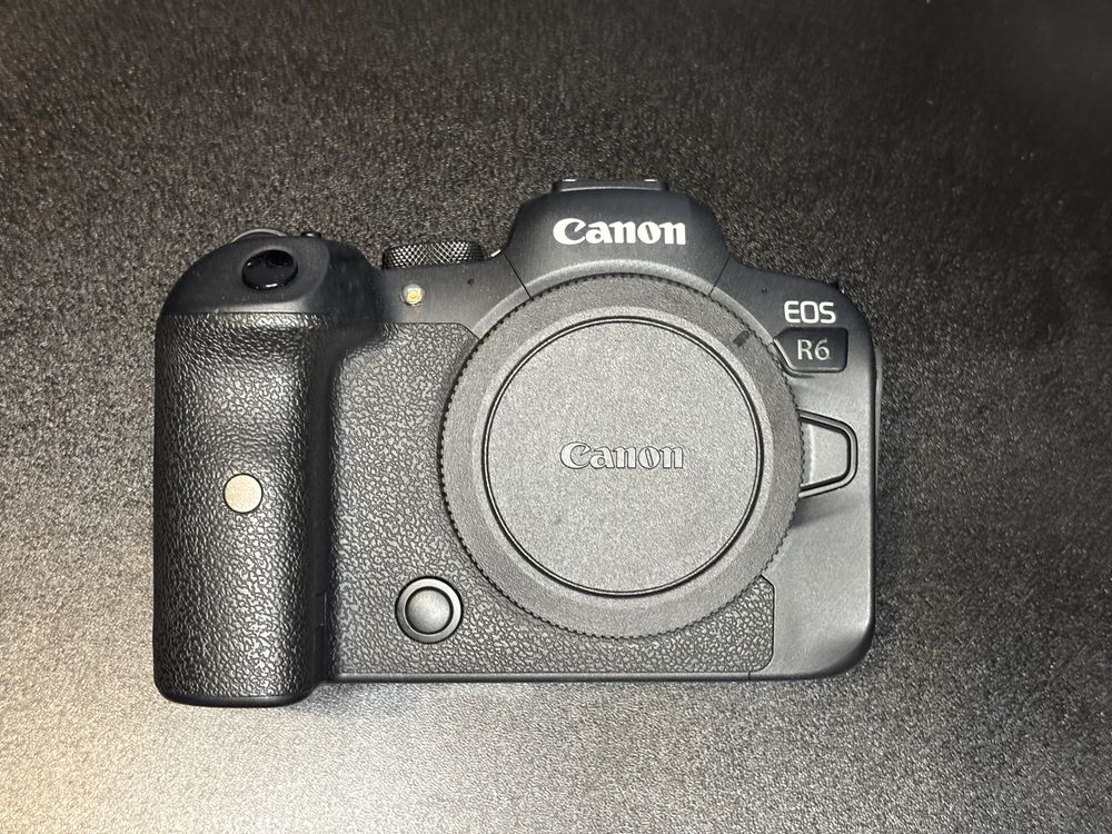 Canon EOS R6.