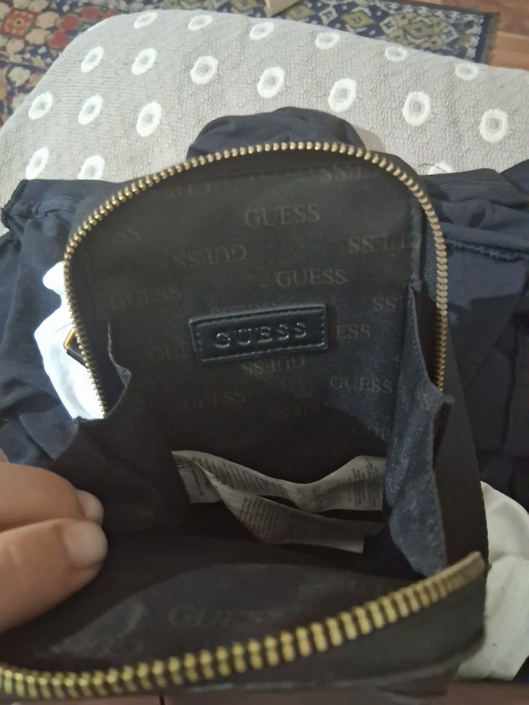 Guess мъжка кожена чанта