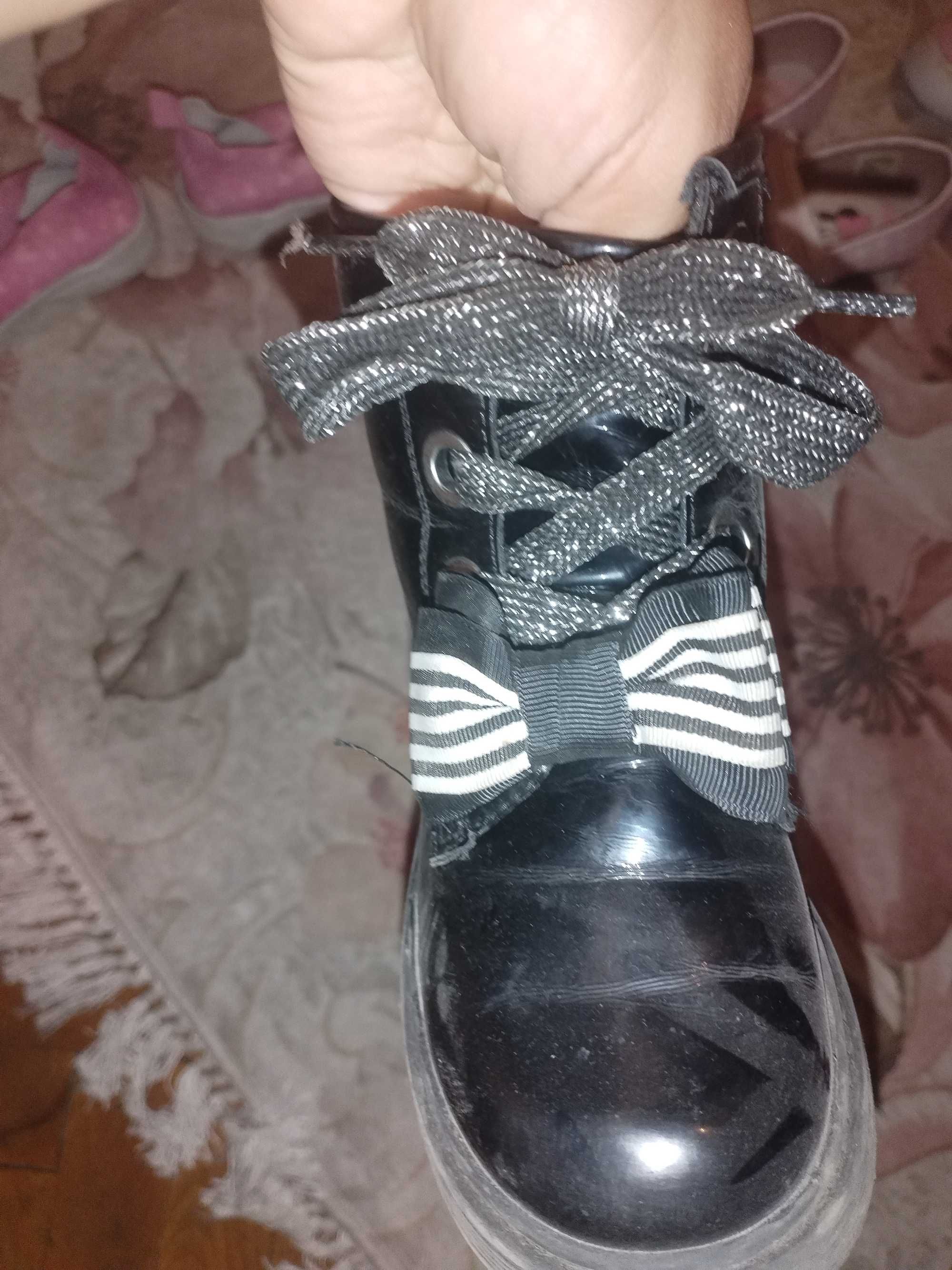 Детски боти эа момиче