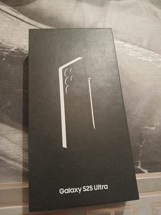 Продам телефон в идеальном состояний Samsung S25 ultra