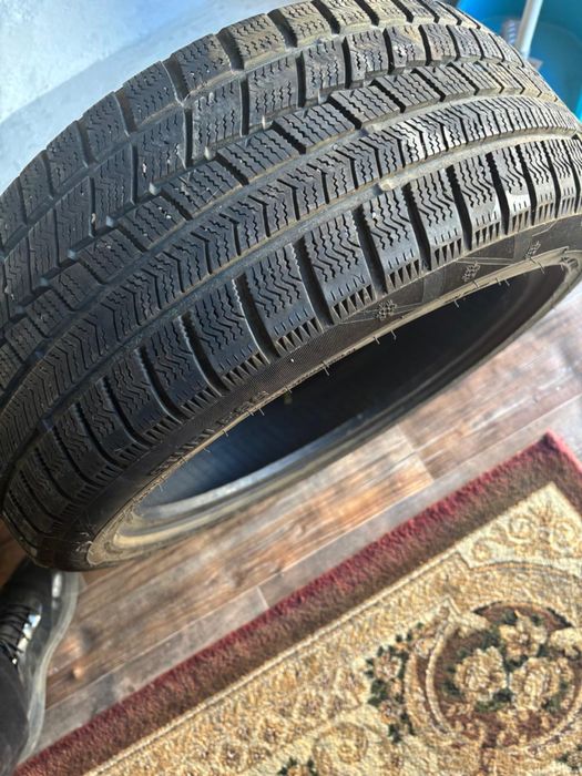 Продаю шины на машину 18 и 17