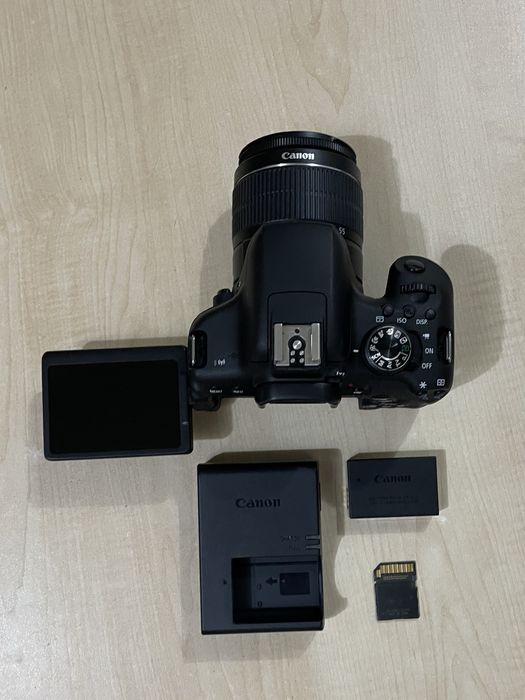Cameră foto CANON EOS 750D + obiectiv 18-55 + incarcator