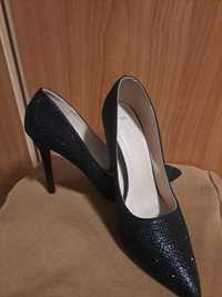 Pantofi stileto cu pietricele negre