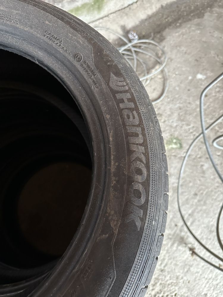 Vând 4 cauciucuri vară hankook 215 55 17 impecabile