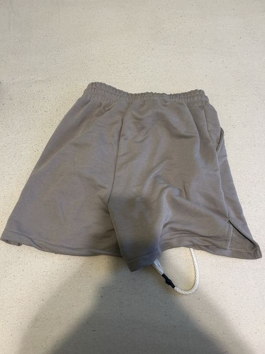 Pantaloni scurti cu siret lung yrw marime s sunt sould out peste tot