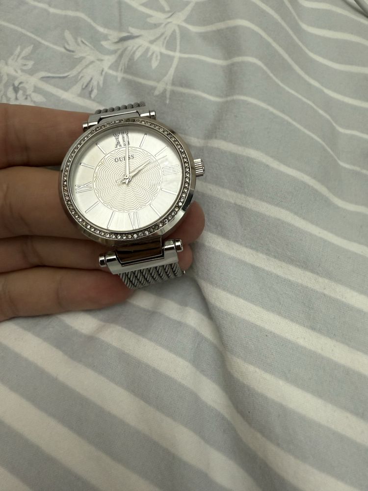 Guess дамски часовник W0638L1