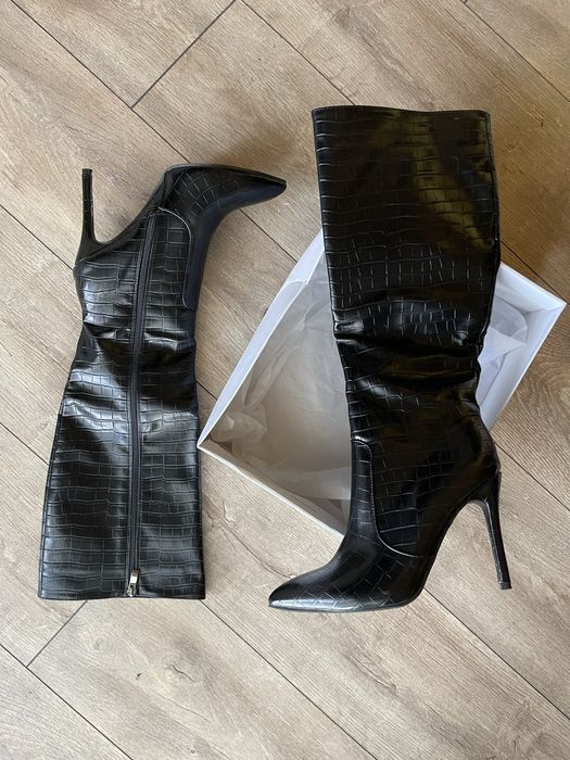 Чисто нови ботуши на ток