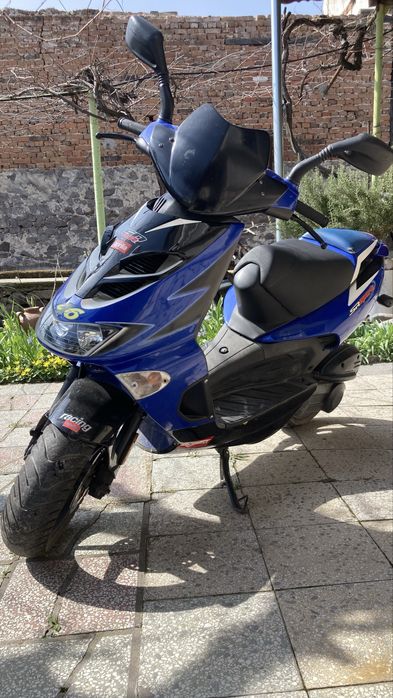 Скутер Aprilia SR50