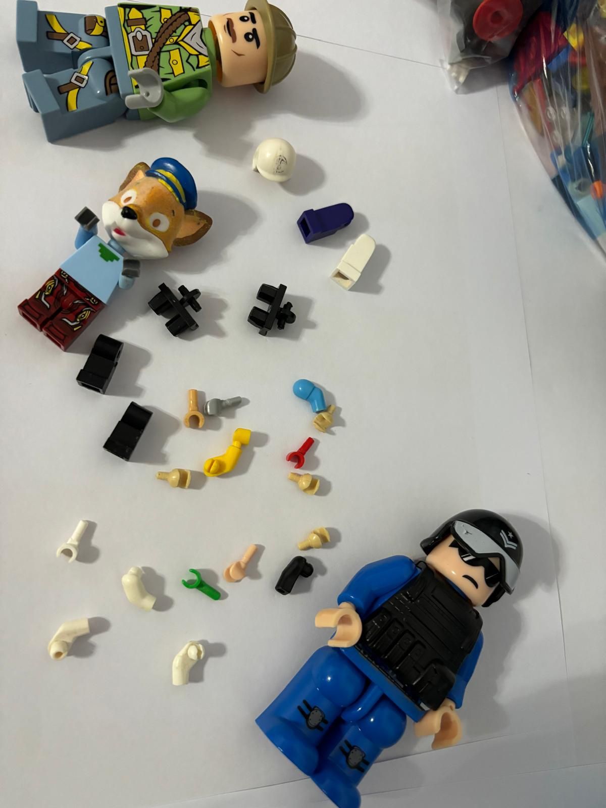 Lego, minifigurine și accesorii compatibile cu lego