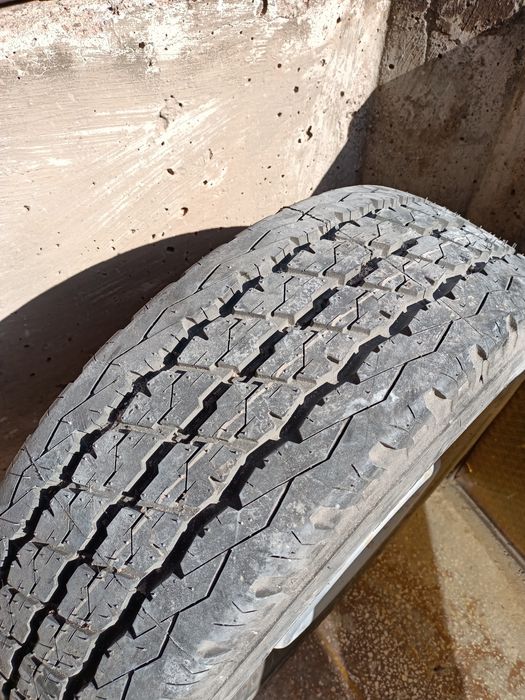 Vând roată 215/70 R15 C