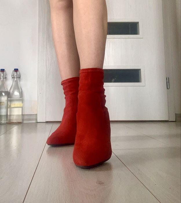Червени Велурени Боти на Ток, Номер 40