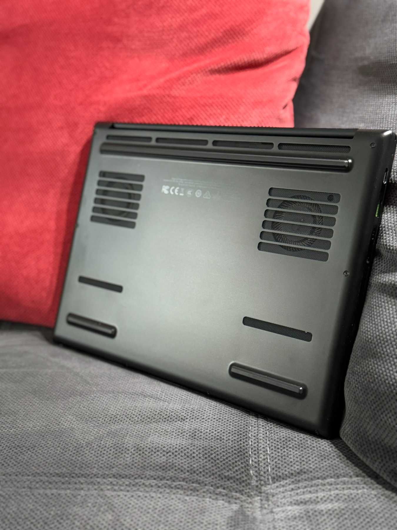 *** Като нов *** Лаптоп Razer Blade 14 Ryzen 9 7940HS RTX 4060 8GB