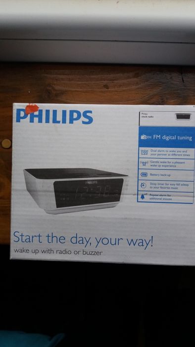 Продавам радиочасовник Philips AJ3115 в отлично състояние.