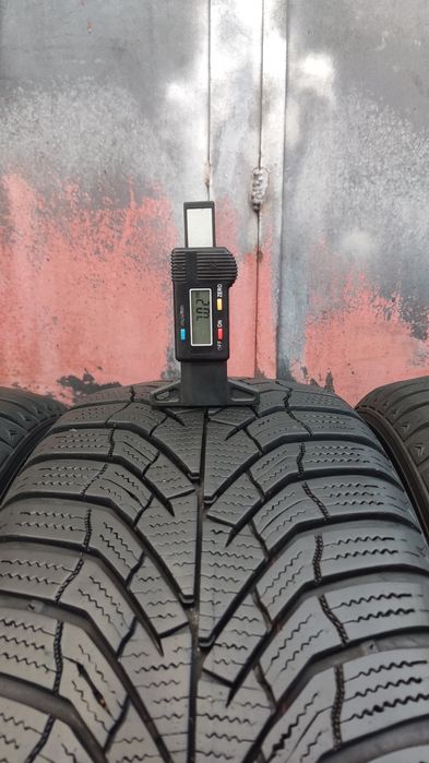 зимни гуми 205/55/16 Kumho Winter Craft WP52, dot22 
dot22
6.8/7mmмм
Д